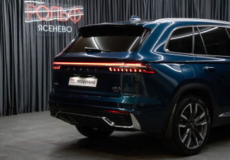 Подержанный автомобиль Geely Monjaro 2023 года (23 фото)