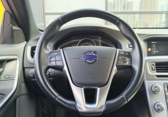 Подержанный автомобиль Volvo S60 2017 года (15 фото)