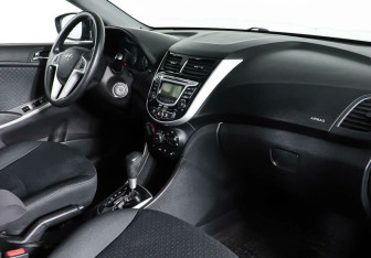 Подержанный автомобиль Hyundai Solaris Hatchback 2012 года (9 фото)