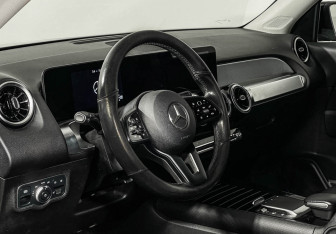 Подержанный автомобиль Mercedes-Benz GLB 2021 года (13 фото)