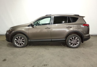 Подержанный автомобиль Toyota RAV4 2019 года (8 фото)
