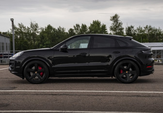 Подержанный автомобиль Porsche Cayenne 2025 года (8 фото)