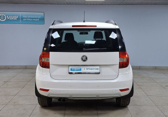 Подержанный автомобиль Skoda Yeti 2014 года (6 фото)