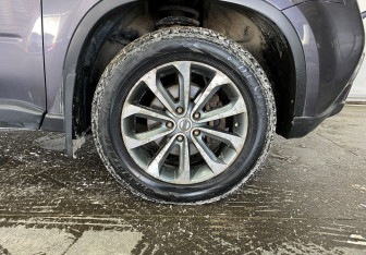 Подержанный автомобиль Nissan X-Trail 2011 года (20 фото)