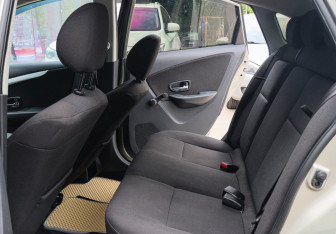 Подержанный автомобиль Nissan Almera Sedan 2015 года (8 фото)
