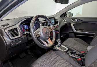 Подержанный автомобиль Kia Ceed Hatchback 2019 года (16 фото)