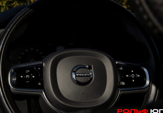 Подержанный автомобиль Volvo XC60 2021 года (10 фото)