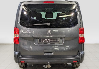 Подержанный автомобиль Peugeot Traveller 2020 года (6 фото)