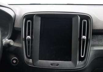 Подержанный автомобиль Volvo XC40 2019 года (15 фото)