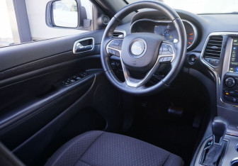 Подержанный автомобиль Jeep Grand Cherokee 2018 года (13 фото)