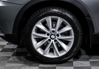 Подержанный автомобиль BMW X3 2014 года (15 фото)