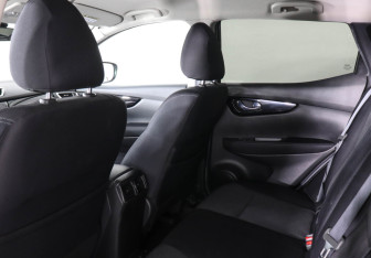 Подержанный автомобиль Nissan Qashqai 2017 года (12 фото)