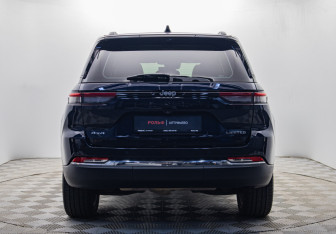 Подержанный автомобиль Jeep Grand Cherokee 2023 года (4 фото)