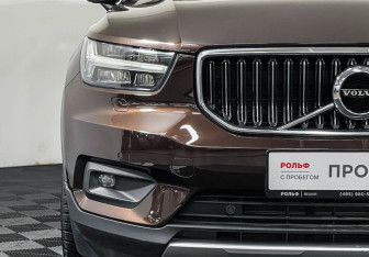 Подержанный автомобиль Volvo XC40 2019 года (18 фото)
