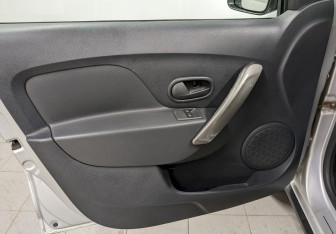 Подержанный автомобиль Renault Logan Sedan 2019 года (11 фото)