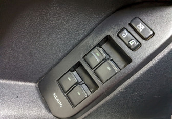 Подержанный автомобиль Toyota Land Cruiser Prado 2012 года (12 фото)