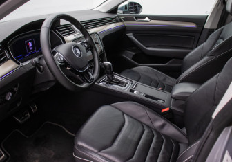 Подержанный автомобиль Volkswagen Arteon 2020 года (10 фото)