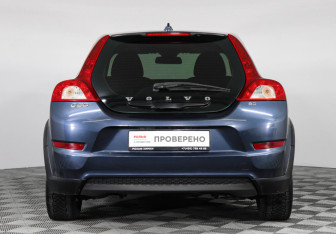 Подержанный автомобиль Volvo C30 2011 года (6 фото)