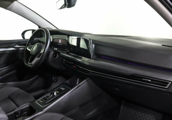 Подержанный автомобиль Volkswagen Golf Hatchback 2021 года (9 фото)