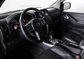 Подержанный автомобиль Nissan Pathfinder 2011 года (15 фото)