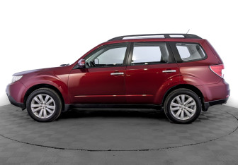 Подержанный автомобиль Subaru Forester Suv 2012 года (8 фото)