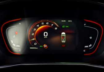 Подержанный автомобиль Geely Coolray 2023 года (13 фото)