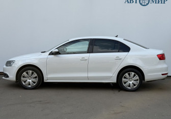 Подержанный автомобиль Volkswagen Jetta Sedan 2012 года (8 фото)