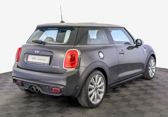 Подержанный автомобиль MINI Hatch 2016 года (5 фото)