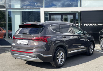 Подержанный автомобиль Hyundai Santa Fe 2021 года (5 фото)