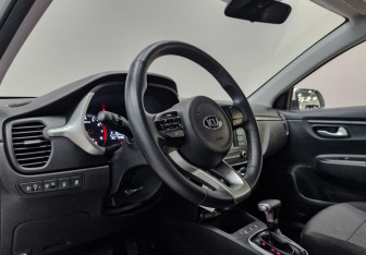 Подержанный автомобиль Kia Rio Sedan 2021 года (15 фото)