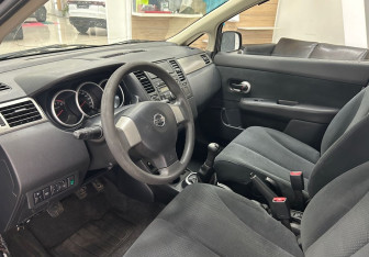 Подержанный автомобиль Nissan Tiida Hatchback 2010 года (9 фото)