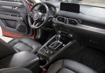 Подержанный автомобиль Mazda CX-5 2023 года (11 фото)