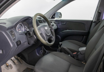 Подержанный автомобиль Kia Sportage 2009 года (10 фото)