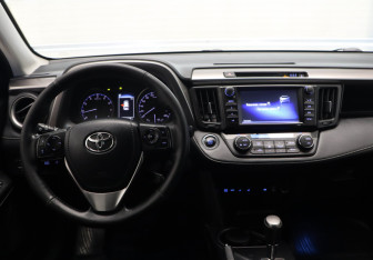 Подержанный автомобиль Toyota RAV4 2018 года (8 фото)