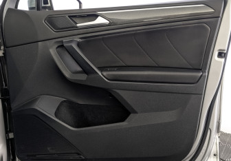 Подержанный автомобиль Volkswagen Tiguan 2020 года (25 фото)