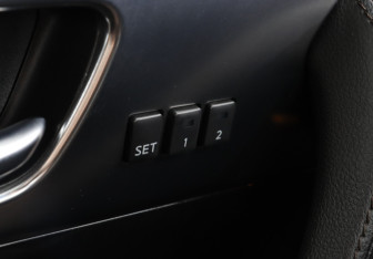 Подержанный автомобиль Infiniti FX 2010 года (17 фото)