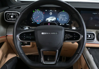 Подержанный автомобиль Jaecoo J8 2024 года (10 фото)
