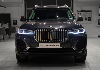 Подержанный автомобиль BMW X7 2020 года (2 фото)