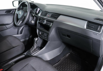 Подержанный автомобиль Skoda Rapid Liftback 2016 года (7 фото)