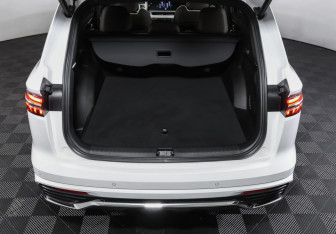 Подержанный автомобиль Geely Monjaro 2024 года (10 фото)