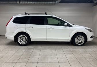 Подержанный автомобиль Ford Focus Wagon 2011 года (4 фото)