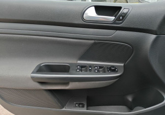 Подержанный автомобиль Volkswagen Golf Hatchback 2008 года (14 фото)