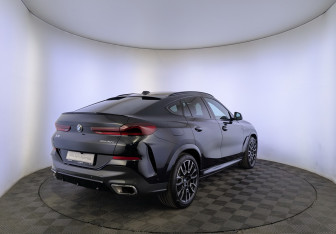 Подержанный автомобиль BMW X6 2025 года (5 фото)