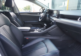 Подержанный автомобиль Kia K5 2020 года (11 фото)