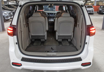 Подержанный автомобиль Kia Carnival 2019 года (22 фото)