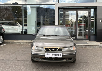 Подержанный автомобиль Daewoo Nexia Sedan 2004 года (2 фото)
