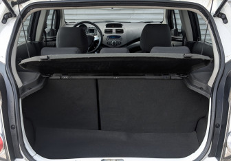 Подержанный автомобиль Chevrolet Spark 2012 года (10 фото)