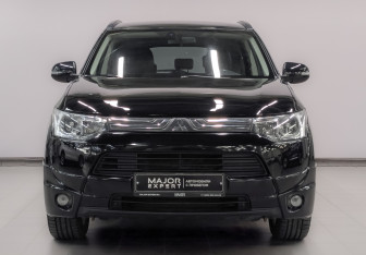 Подержанный автомобиль Mitsubishi Outlander 2014 года (2 фото)