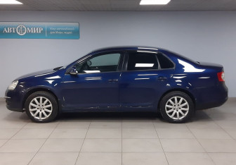 Подержанный автомобиль Volkswagen Jetta Sedan 2008 года (8 фото)