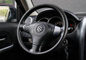 Подержанный автомобиль Suzuki Grand Vitara 2008 года (11 фото)